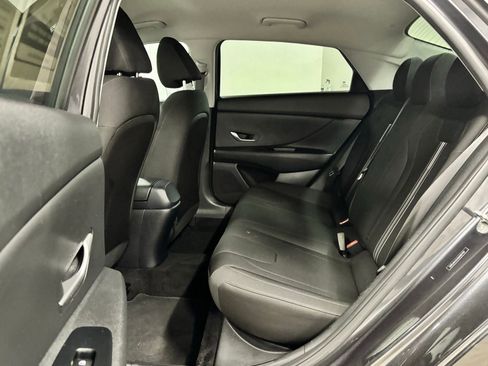 Used 2021 Hyundai Elantra SEL w/ Preferred Accessory Package FWD image 19