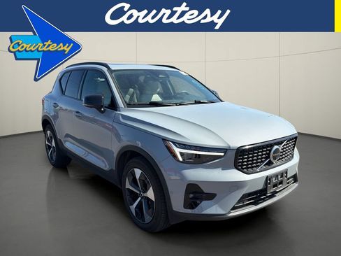 Used 2026 Volvo XC40 B5 Plus AWD/4WD image 1