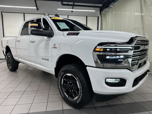 Used 2026 RAM 2500 Laramie AWD/4WD image 2