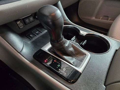 Used 2018 Toyota Highlander LE image 31