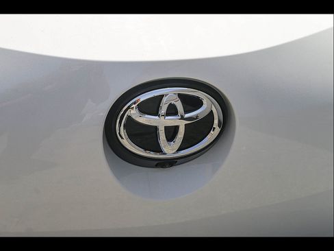 Used 2025 Toyota Corolla SE w/ SE Package FWD image 13