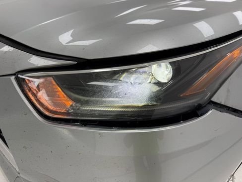 Used 2021 Toyota Highlander LE image 6