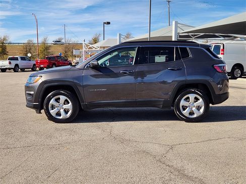 Used 2019 Jeep Compass Latitude image 4