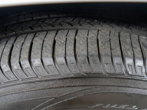 Used 2024 Buick Enclave Premium image 26