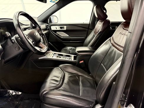 Used 2020 Ford Explorer Platinum w/ Premium Technology Package image 13