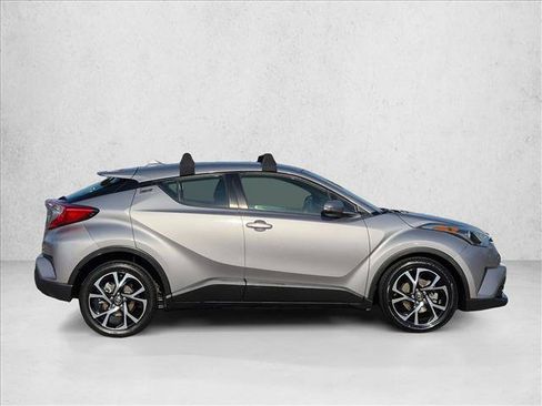 Used 2018 Toyota C-HR XLE FWD image 4