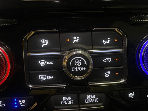 Used 2024 GMC Yukon Denali w/ Denali Reserve Package image 27