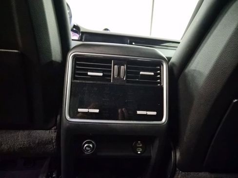 Used 2022 Porsche Cayenne S image 19