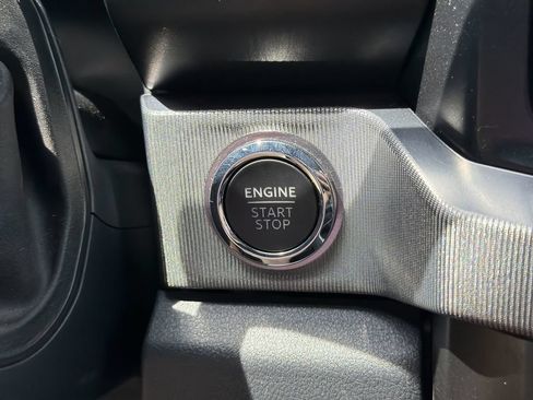 Used 2025 Ford F350 Platinum w/ FX4 Off-Road Package AWD/4WD image 19
