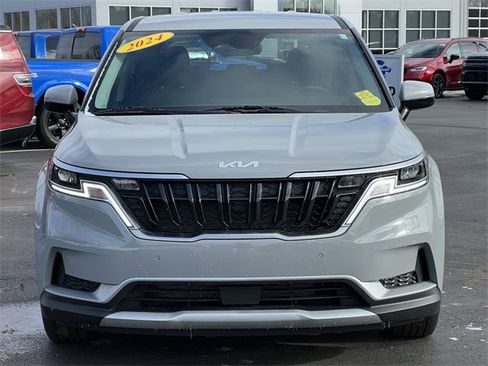 Used 2024 Kia Carnival EX image 42