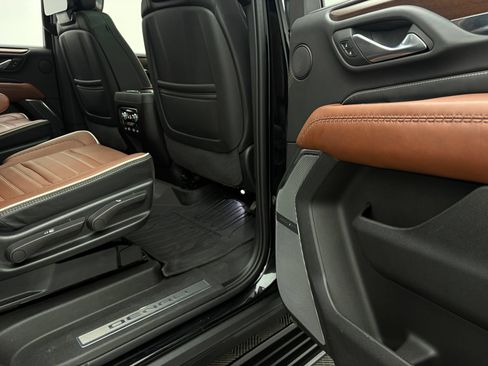 Used 2023 GMC Yukon XL Denali Ultimate w/ LPO, Floor Liner Package AWD/4WD image 50
