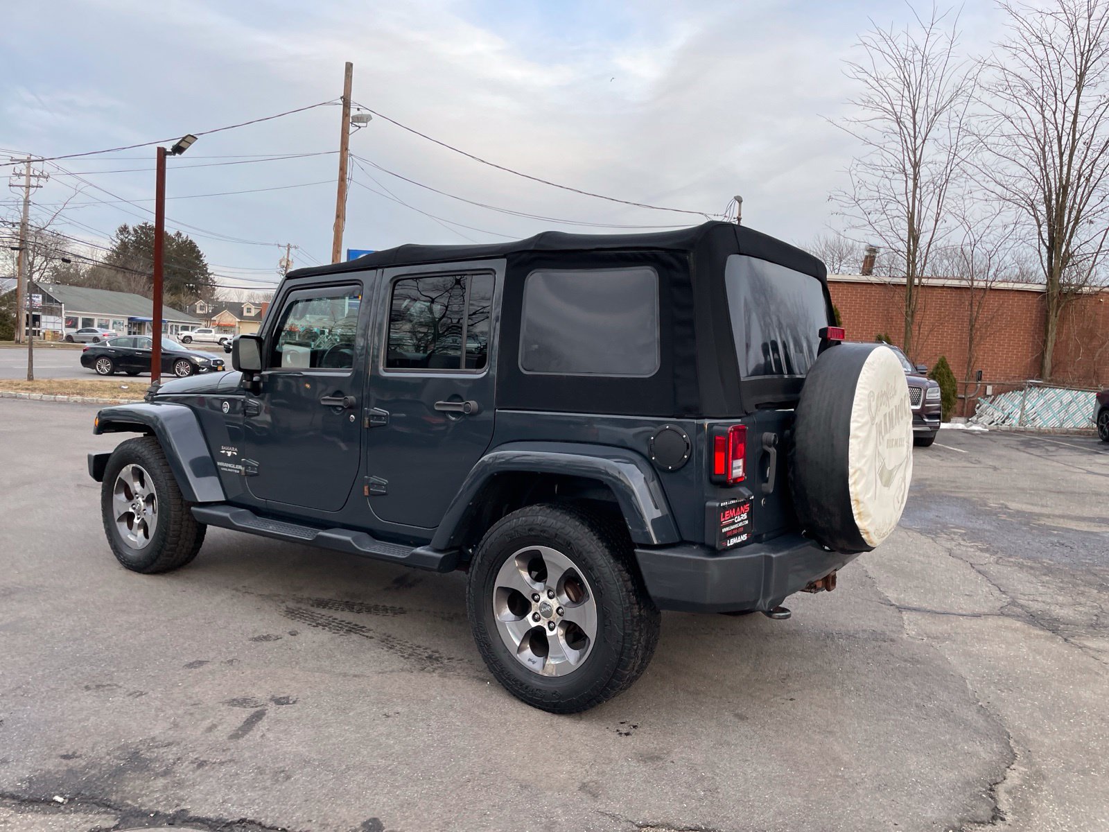 Used 2017 Jeep Wrangler Unlimited Sahara w/ Connectivity Group AWD/4WD image 25
