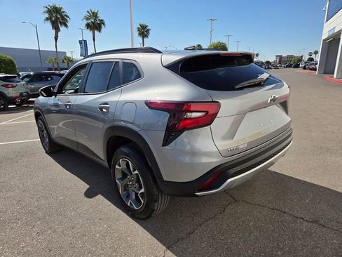 Used 2025 Chevrolet Trax LT w/ Driver Confidence Package image 4