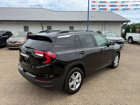 Used 2024 GMC Terrain SLE w/ Driver Convenience Package FWD image 5