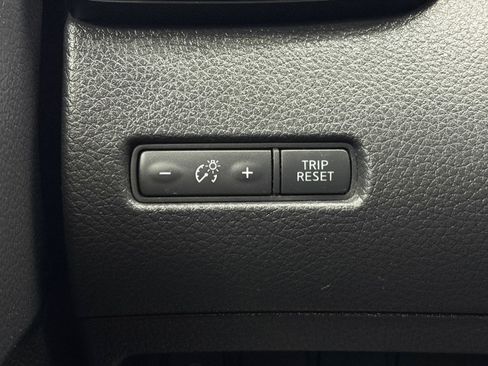 Used 2017 Nissan Rogue S image 24