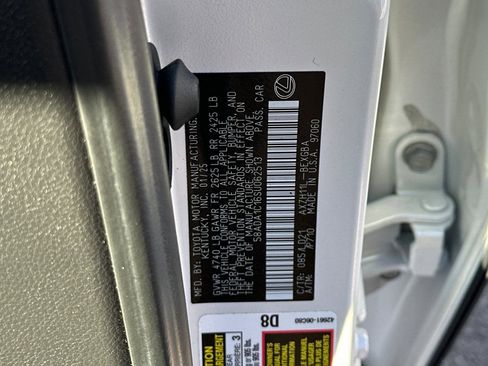 Certified 2025 Lexus ES 300h w/ Premium Package image 20