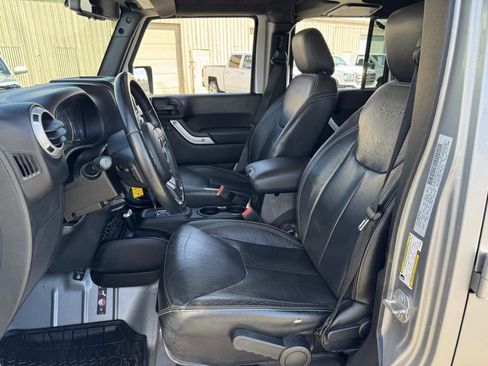 Used 2016 Jeep Wrangler Unlimited Sahara w/ Connectivity Group image 20