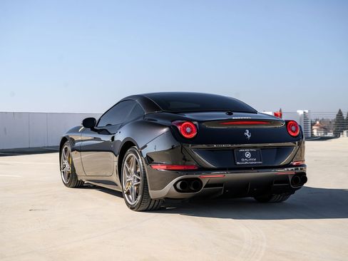 Used 2017 Ferrari California T image 29