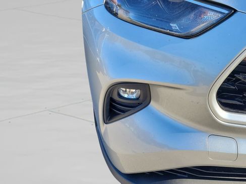 Used 2023 Toyota Highlander XLE image 11