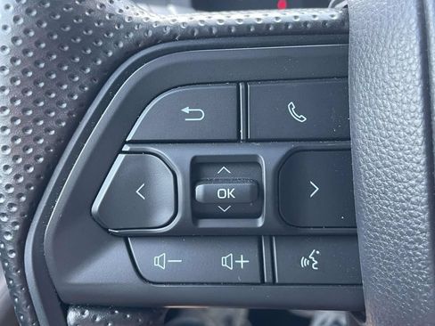 Used 2025 Toyota Tacoma SR5 AWD/4WD image 21