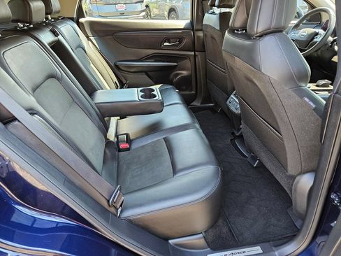 Used 2024 Nissan Ariya AWD image 12