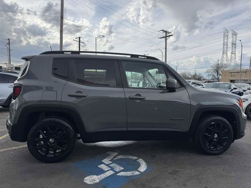 Used 2021 Jeep Renegade Latitude image 4