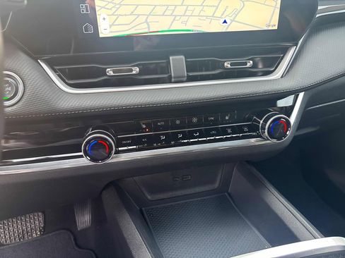 Used 2025 Chevrolet Equinox LT w/ Convenience Package II image 19