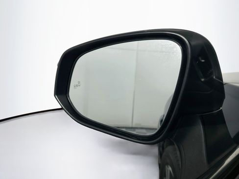 Used 2023 Toyota Venza LE AWD/4WD image 16