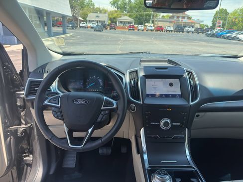 Used 2020 Ford Edge Titanium FWD image 12