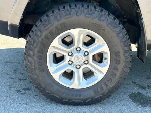 Used 2019 Toyota 4Runner SR5 Premium AWD/4WD image 10