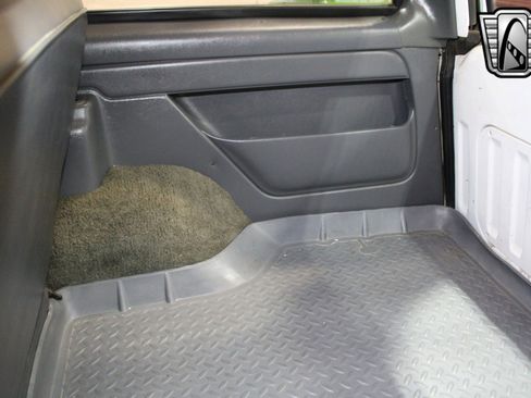 Used 1992 Ford Bronco XLT image 17