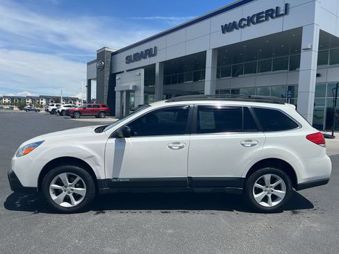Used 2014 Subaru Outback 2.5i w/ Alloy Wheel Package AWD/4WD image 2