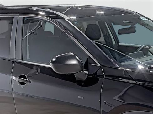 Used 2023 Nissan Rogue S AWD/4WD image 16