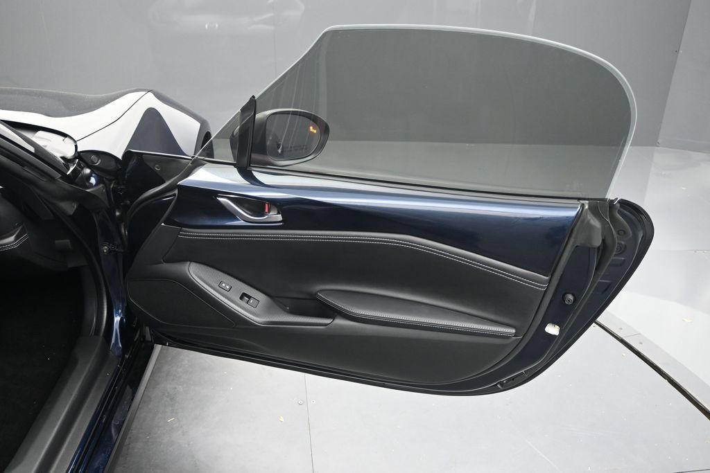 Used 2025 MAZDA MX-5 Miata Club RWD image 19