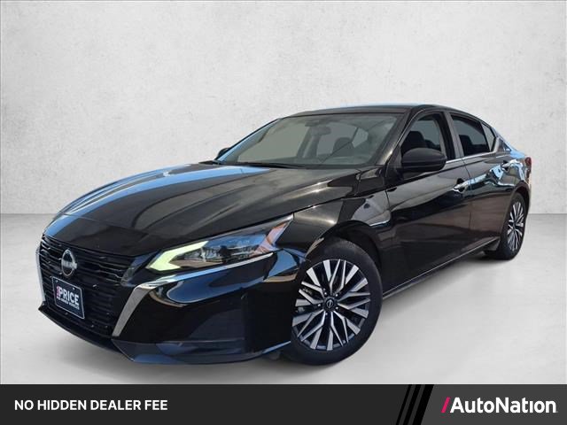 Used 2025 Nissan Altima 2.5 SV FWD image 1