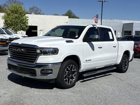 Used 2025 RAM 1500 Laramie AWD/4WD image 5