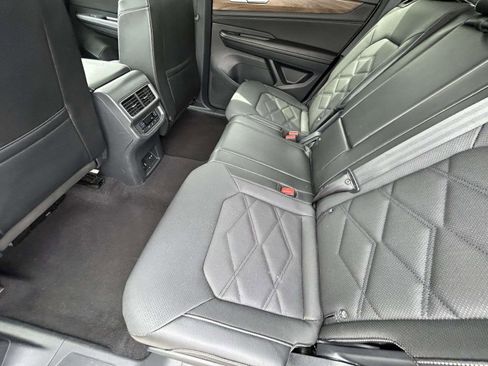Used 2024 Volkswagen Atlas SE FWD image 11