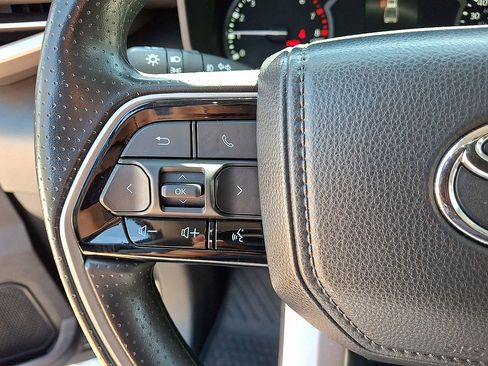 Used 2023 Toyota Tundra SR5 w/ SR5 Convenience Package AWD/4WD image 17