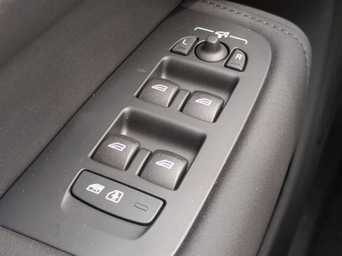 New 2026 Volvo XC60 B5 Ultra w/ Climate Package AWD/4WD image 19