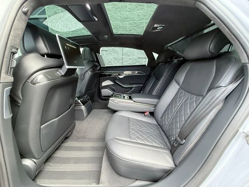 Used 2020 Audi S8 L image 31