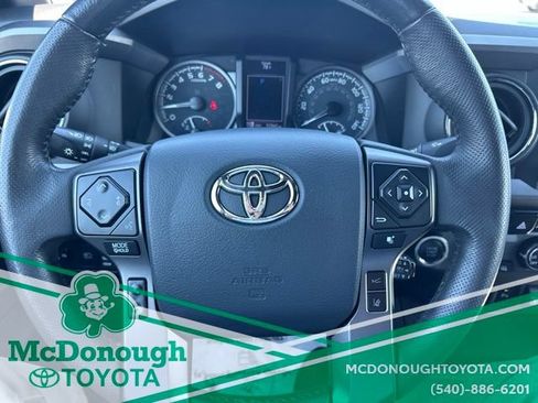 Used 2020 Toyota Tacoma TRD Off-Road w/ Technology Package AWD/4WD image 18
