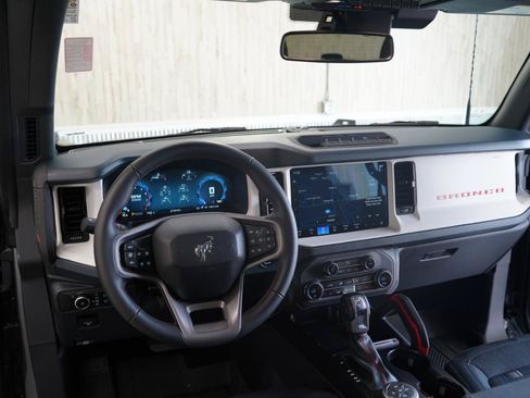 Used 2025 Ford Bronco Heritage Edition AWD/4WD image 11