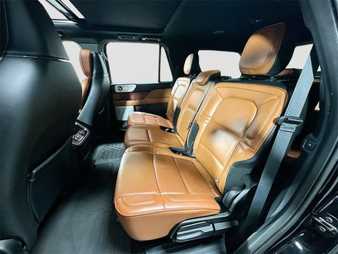 Used 2019 Lincoln Navigator Reserve image 27