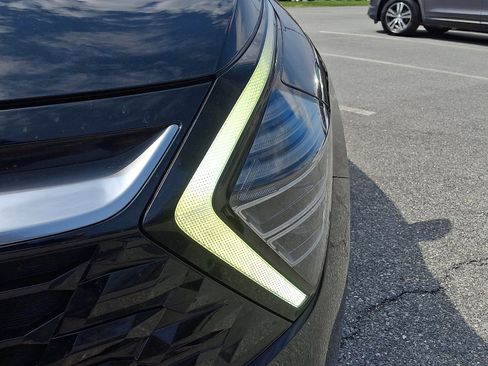 Used 2023 Kia Sportage SX image 9