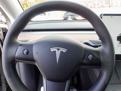 Used 2025 Tesla Model Y Long Range image 12