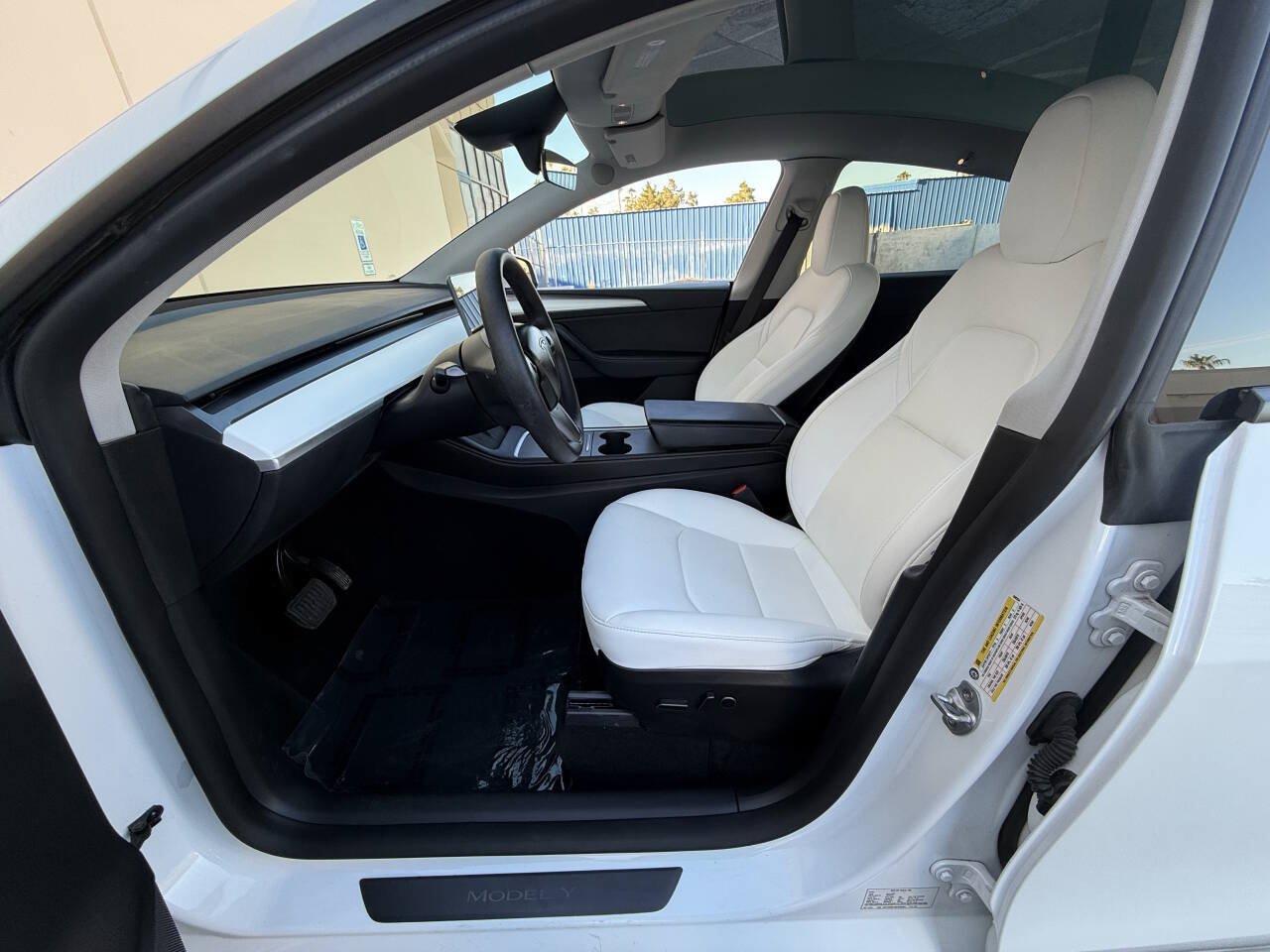 Used 2024 Tesla Model Y Long Range AWD/4WD image 29
