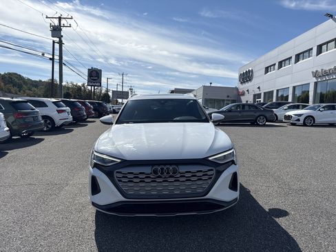 Certified 2024 Audi Q8 e-tron Premium image 2