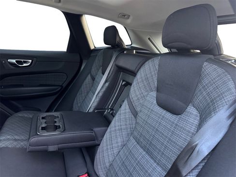 Certified 2023 Volvo XC60 B5 Core image 23