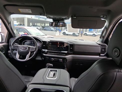Used 2022 GMC Sierra 1500 SLT AWD/4WD image 12