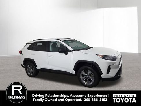Used 2022 Toyota RAV4 LE image 5